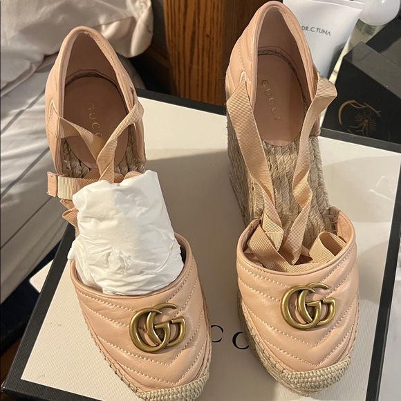 Gucci Women's Blush Espadrille Wedges with Gold Accents - Picture 1 of 5